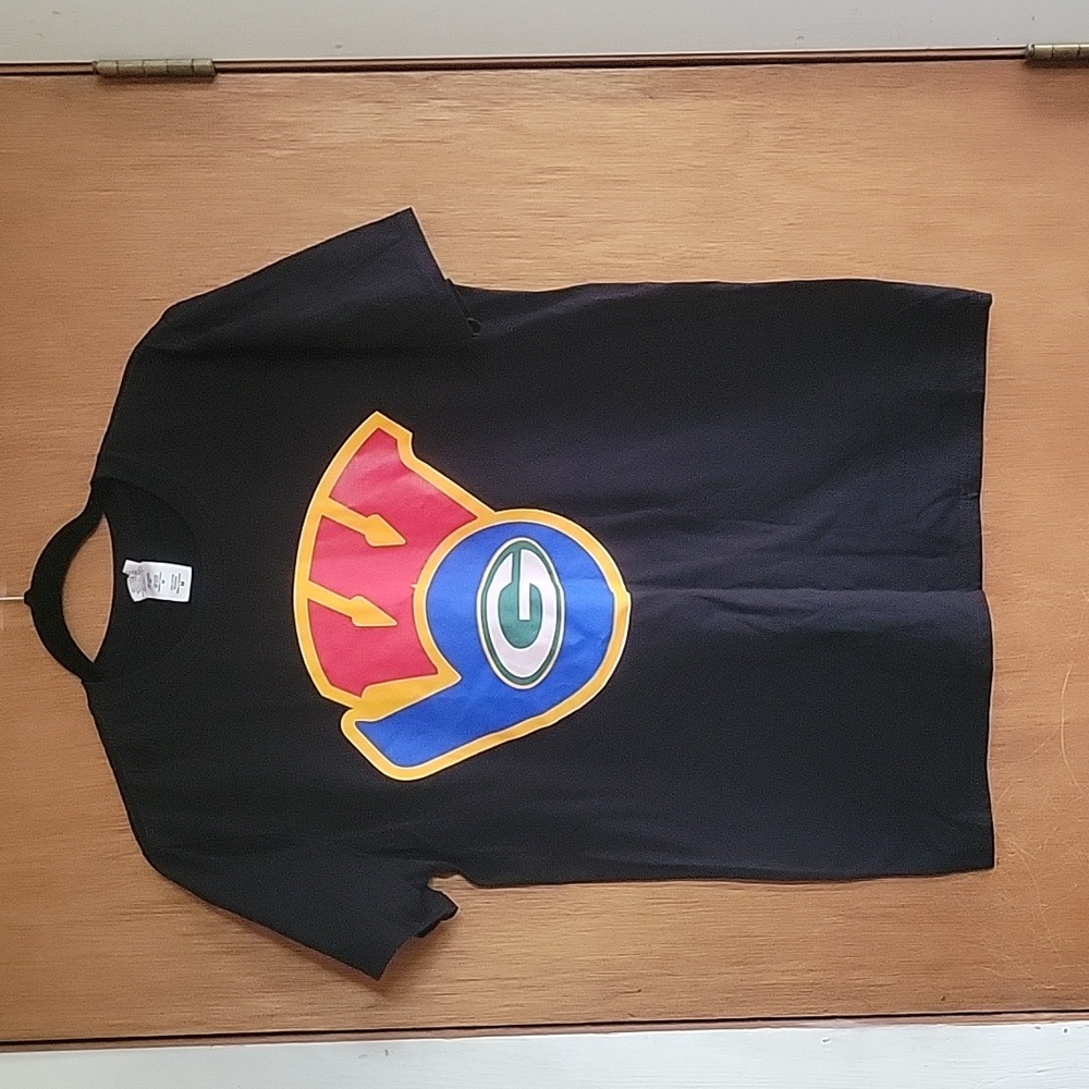 Tee shirt by Gildan